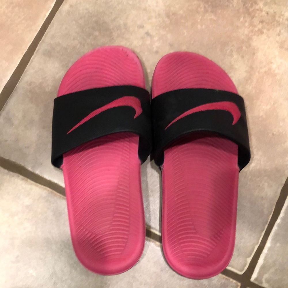 nike slides size 4 girls